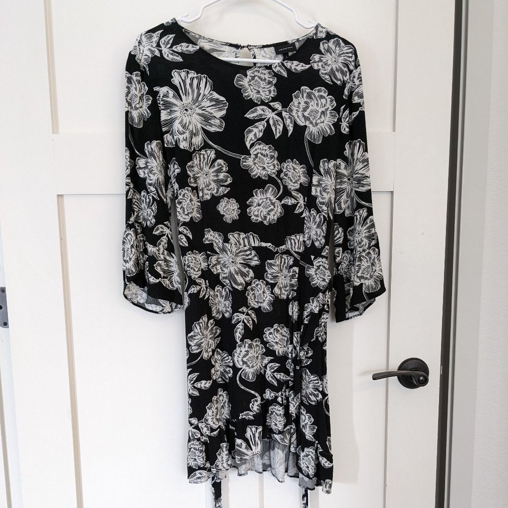 Black and White Patterned Faux Wrap Dress sz L